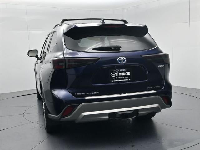 2022 Toyota Highlander Hybrid Platinum