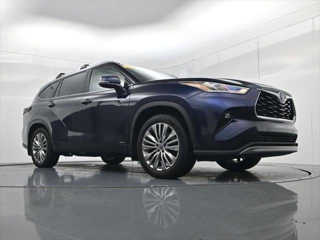 2022 Toyota Highlander Hybrid Platinum
