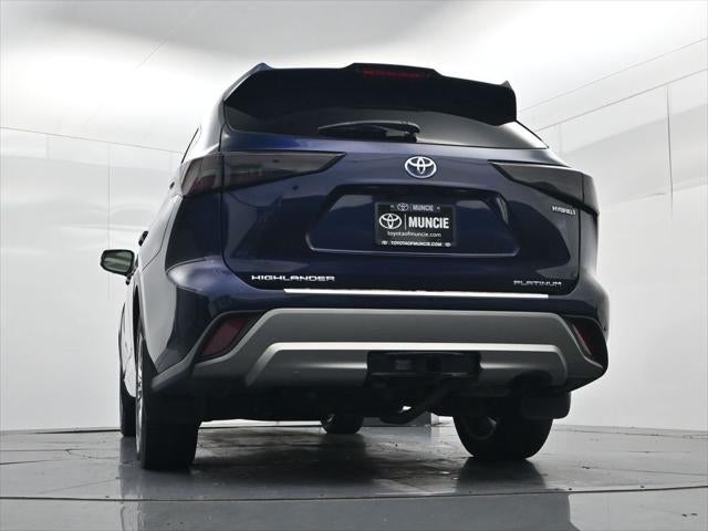 2022 Toyota Highlander Hybrid Platinum