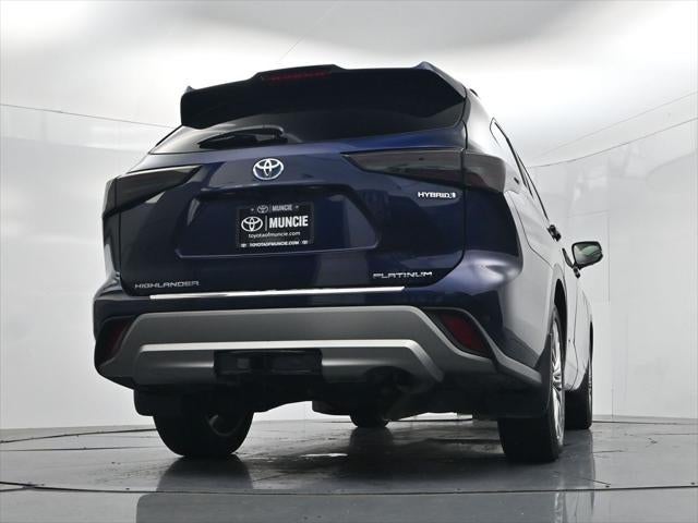 2022 Toyota Highlander Hybrid Platinum
