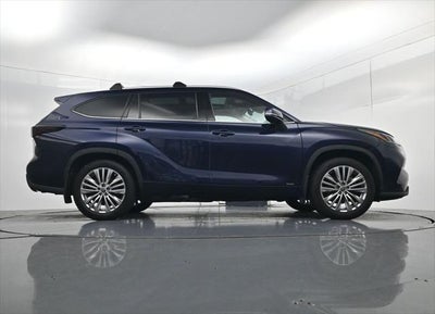 2022 Toyota Highlander Hybrid Platinum