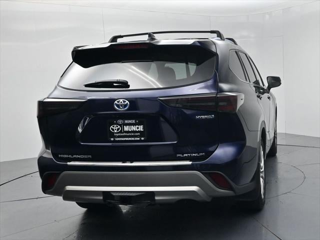 2022 Toyota Highlander Hybrid Platinum