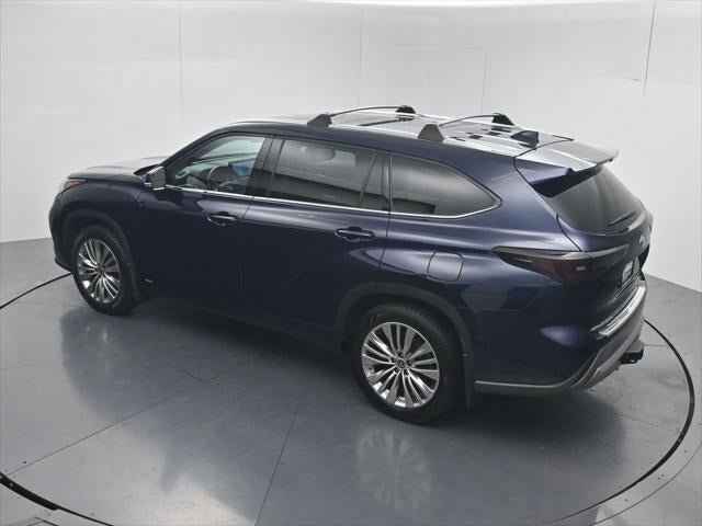 2022 Toyota Highlander Hybrid Platinum