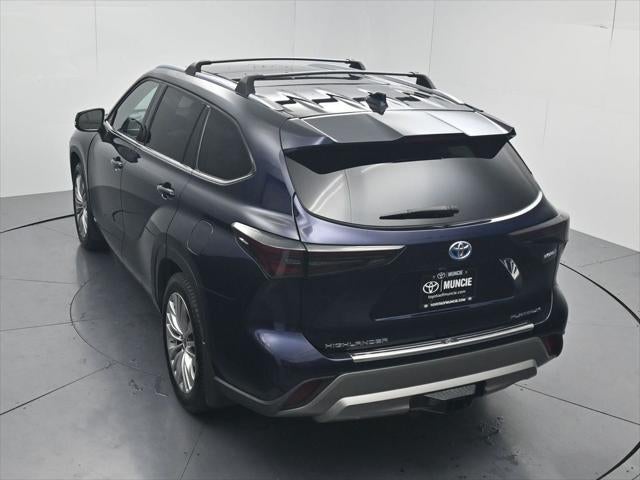 2022 Toyota Highlander Hybrid Platinum