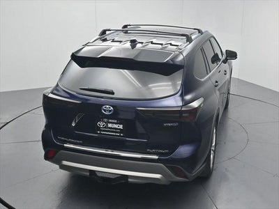 2022 Toyota Highlander Hybrid Platinum