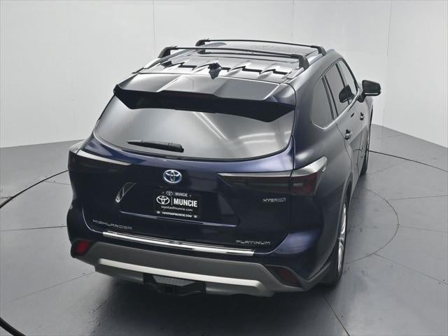 2022 Toyota Highlander Hybrid Platinum