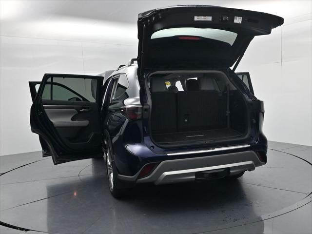 2022 Toyota Highlander Hybrid Platinum
