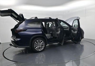 2022 Toyota Highlander Hybrid Platinum