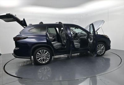 2022 Toyota Highlander Hybrid Platinum