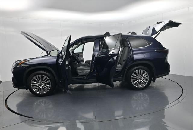 2022 Toyota Highlander Hybrid Platinum