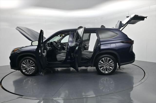 2022 Toyota Highlander Hybrid Platinum