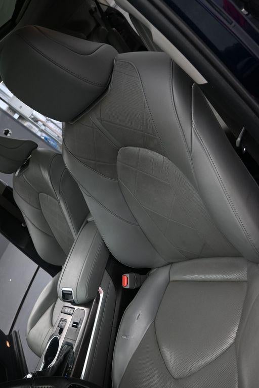 2022 Toyota Highlander Hybrid Platinum