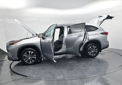 2022 Toyota Highlander Hybrid XLE