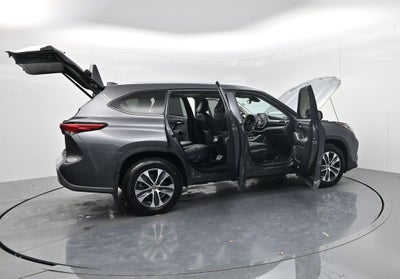2022 Toyota Highlander Hybrid XLE