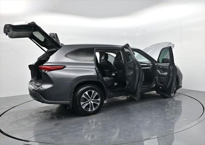 2022 Toyota Highlander Hybrid XLE