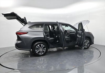 2022 Toyota Highlander Hybrid XLE