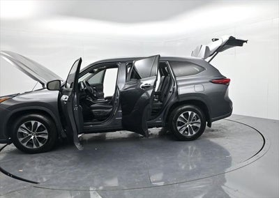 2022 Toyota Highlander Hybrid XLE