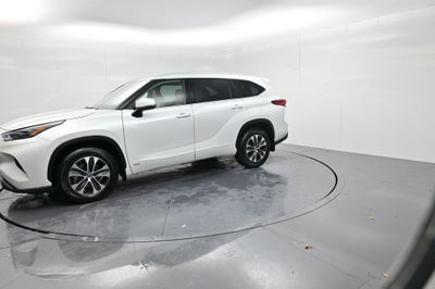 2022 Toyota Highlander Hybrid XLE