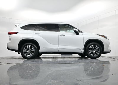 2022 Toyota Highlander Hybrid XLE