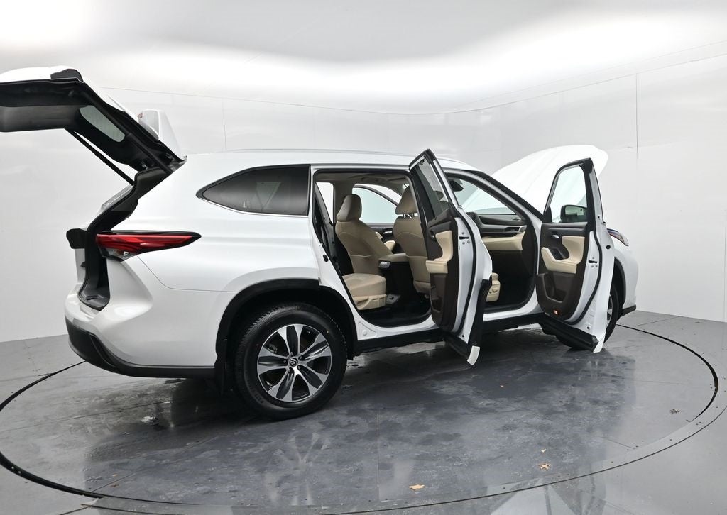 2022 Toyota Highlander Hybrid XLE