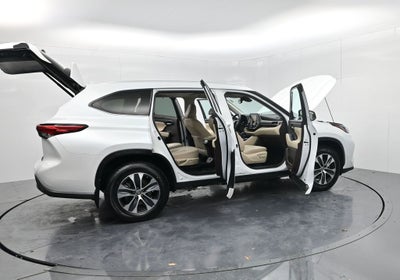 2022 Toyota Highlander Hybrid XLE