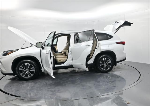 2022 Toyota Highlander Hybrid XLE