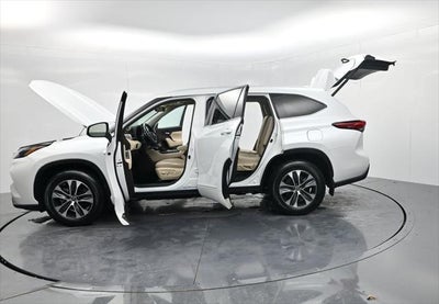 2022 Toyota Highlander Hybrid XLE