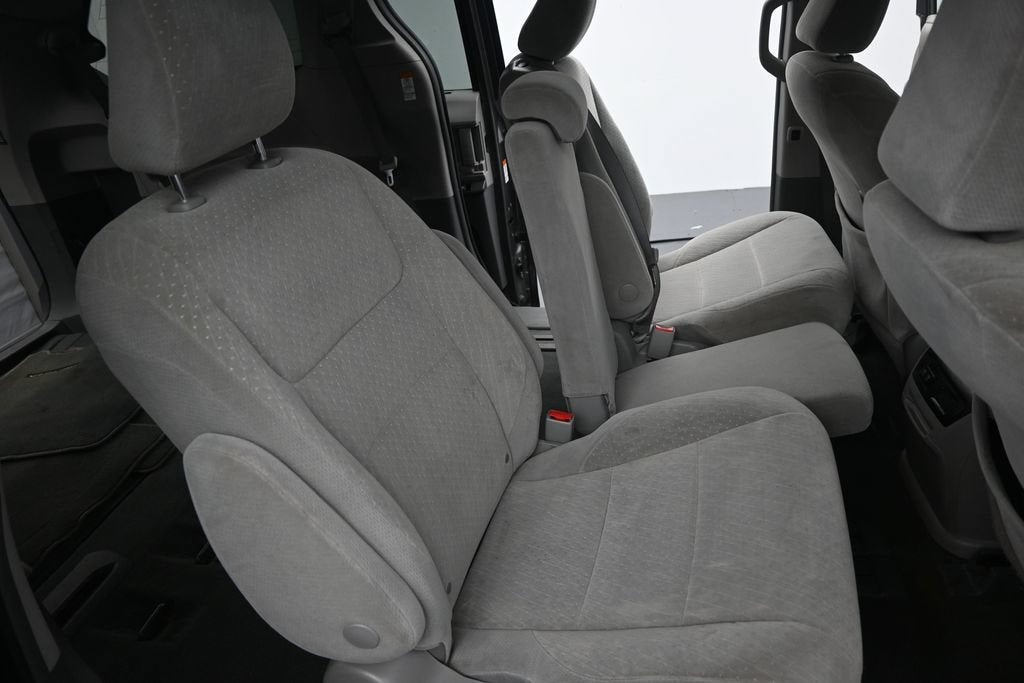 2019 Toyota Sienna LE 8 Passenger