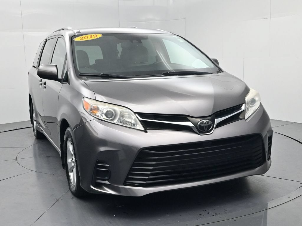 2019 Toyota Sienna LE 8 Passenger
