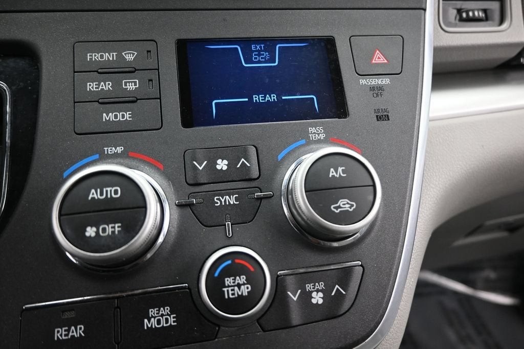 2019 Toyota Sienna LE 8 Passenger