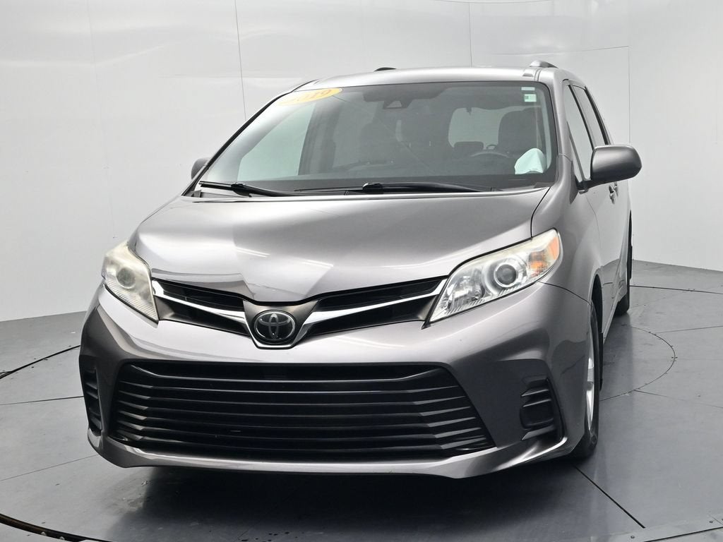 2019 Toyota Sienna LE 8 Passenger