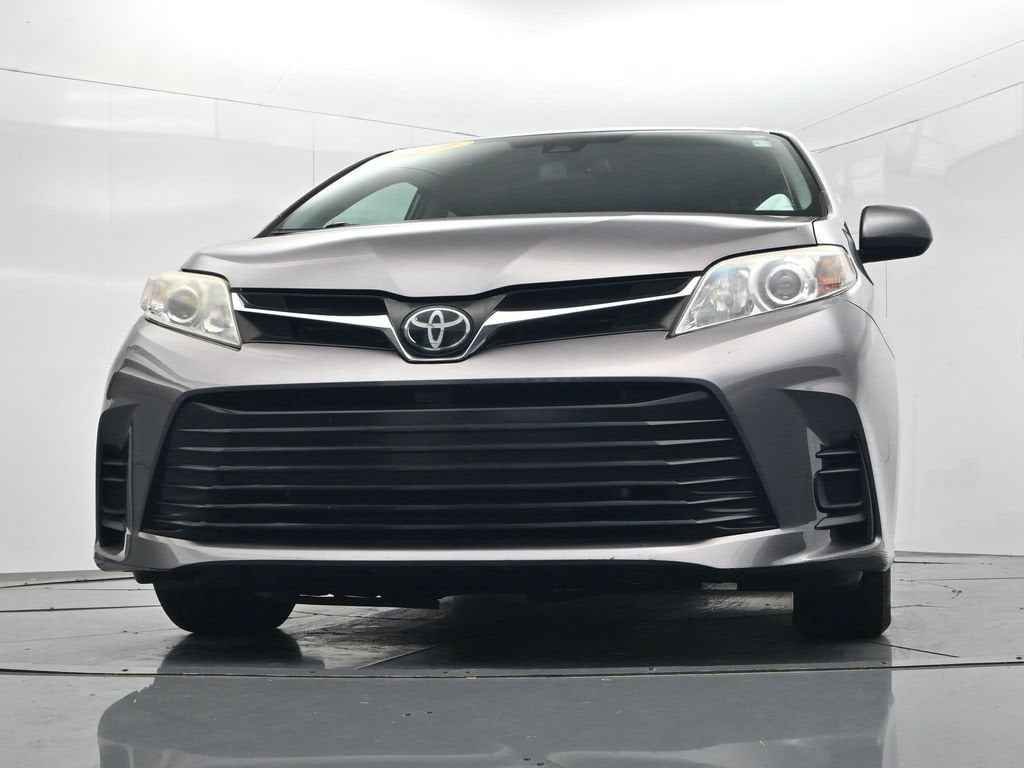 2019 Toyota Sienna LE 8 Passenger