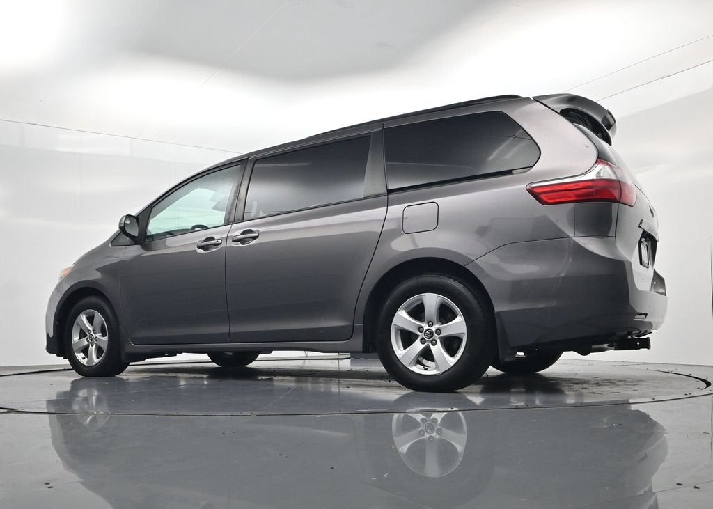 2019 Toyota Sienna LE 8 Passenger