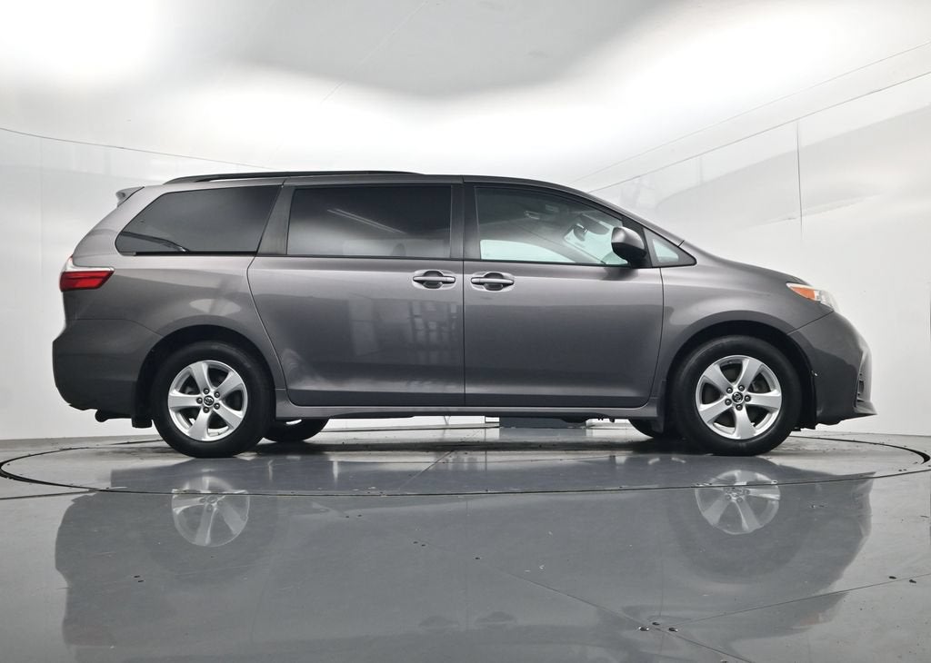 2019 Toyota Sienna LE 8 Passenger
