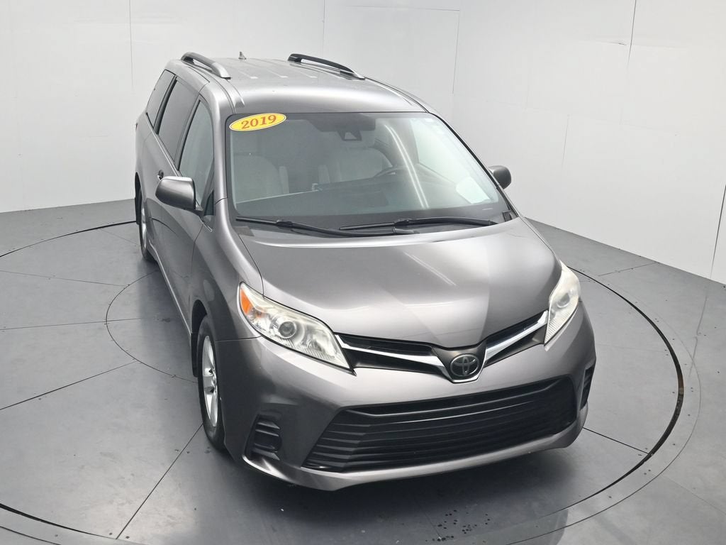 2019 Toyota Sienna LE 8 Passenger