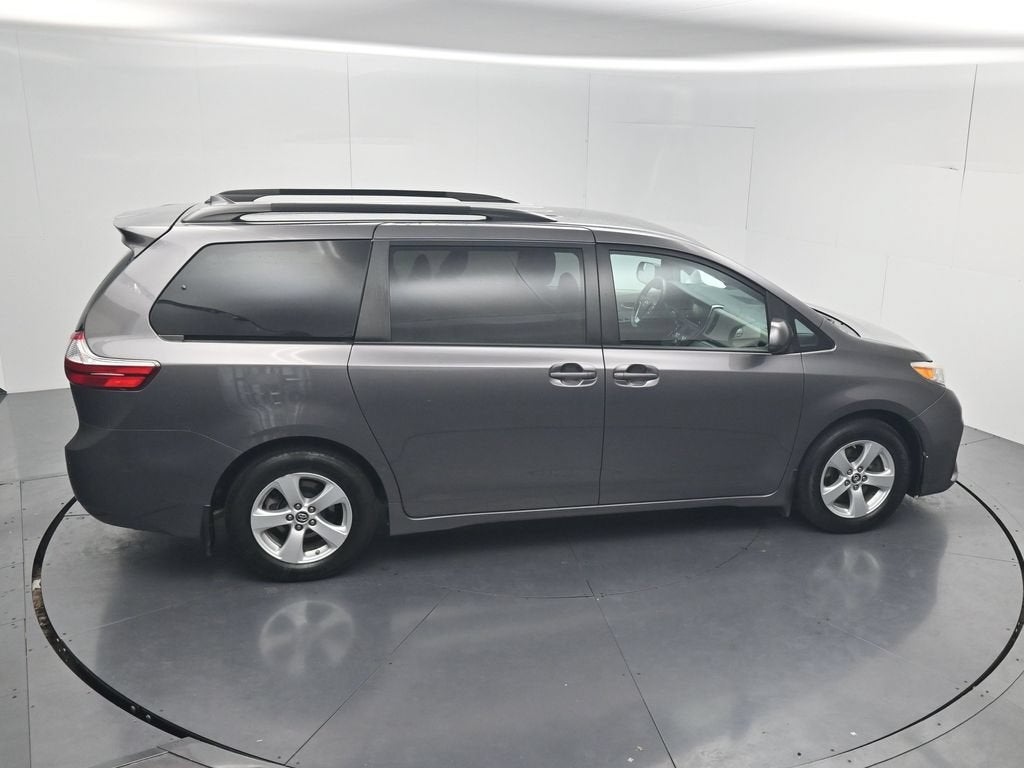 2019 Toyota Sienna LE 8 Passenger