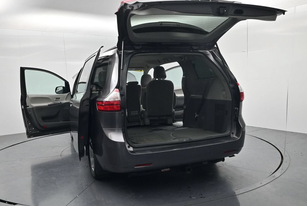 2019 Toyota Sienna LE 8 Passenger