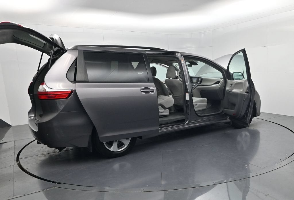 2019 Toyota Sienna LE 8 Passenger