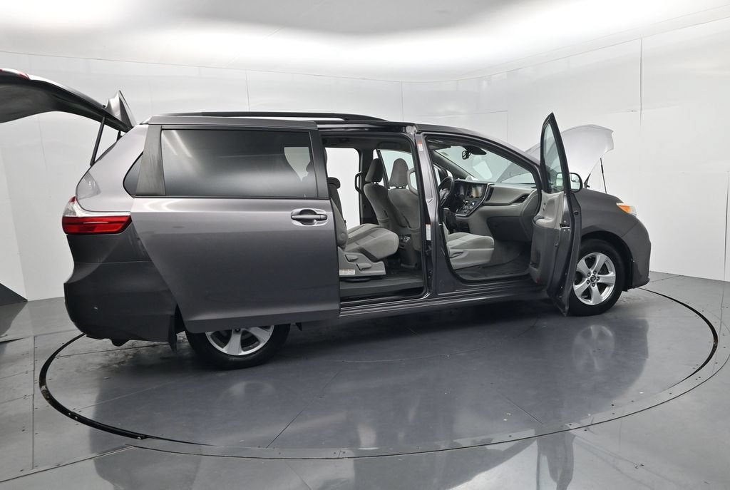 2019 Toyota Sienna LE 8 Passenger