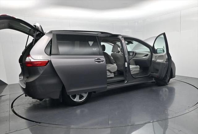 2019 Toyota Sienna LE 8 Passenger
