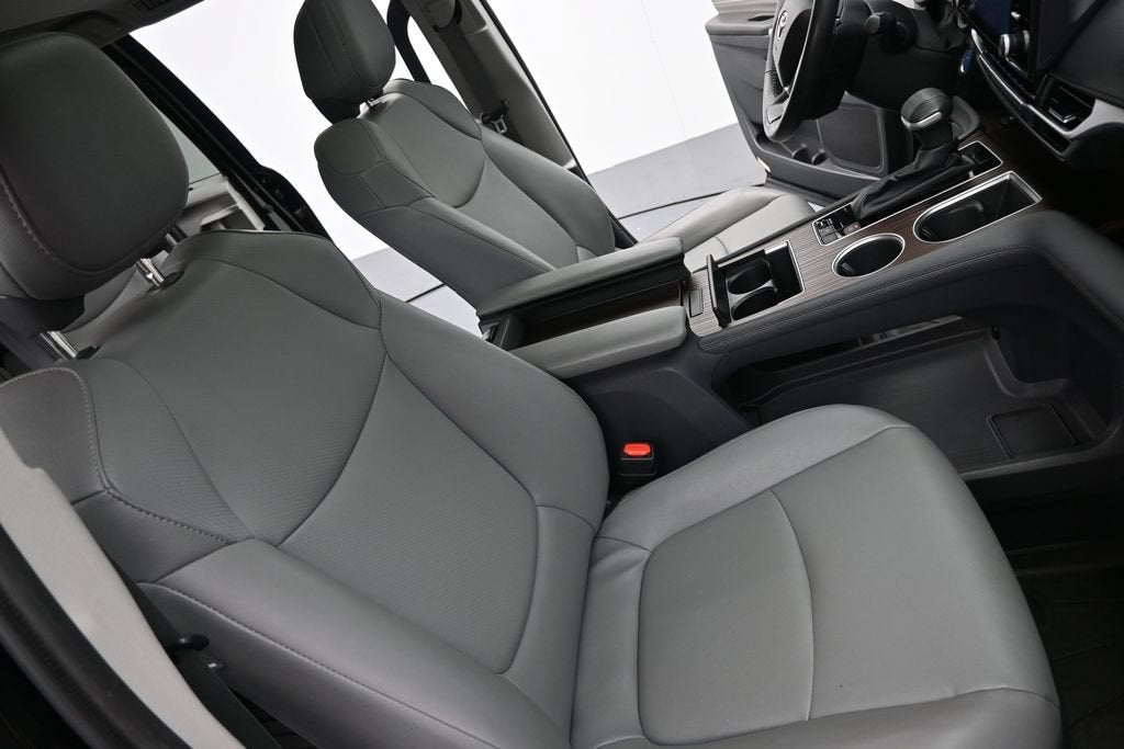 2023 Toyota Sienna XLE 8 Passenger