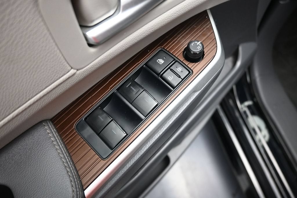 2023 Toyota Sienna XLE 8 Passenger