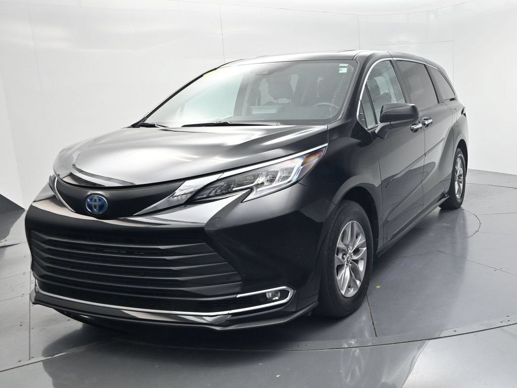 2023 Toyota Sienna XLE 8 Passenger