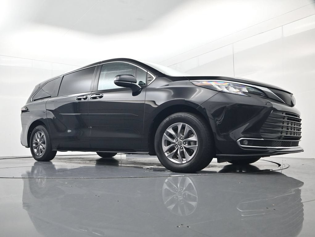 2023 Toyota Sienna XLE 8 Passenger