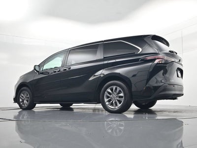 2023 Toyota Sienna XLE 8 Passenger