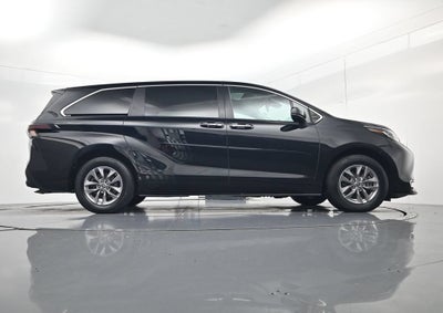 2023 Toyota Sienna XLE 8 Passenger