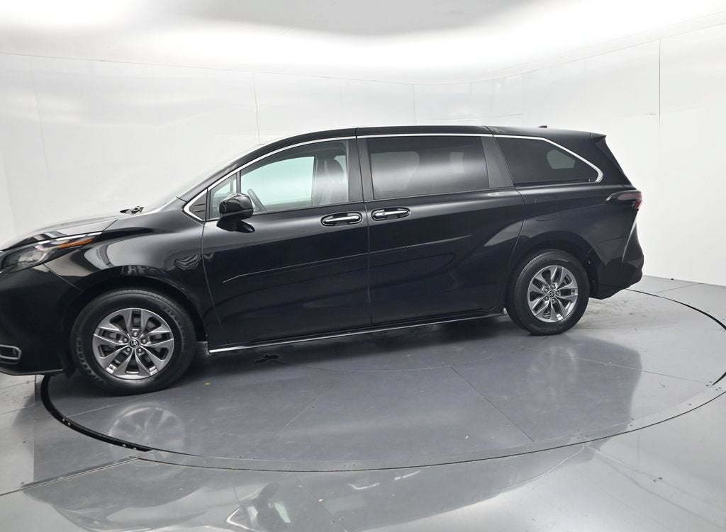 2023 Toyota Sienna XLE 8 Passenger