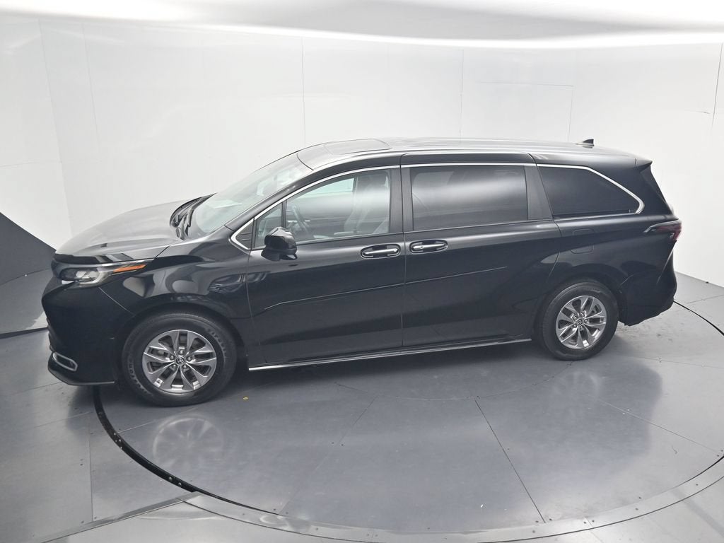2023 Toyota Sienna XLE 8 Passenger