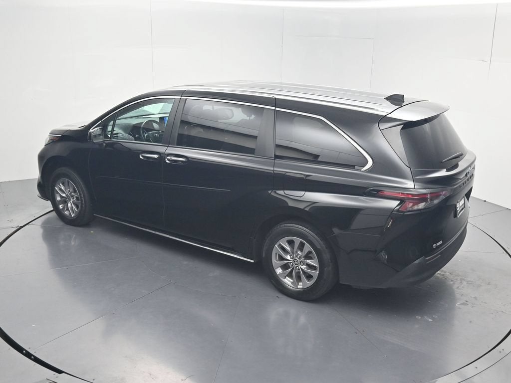 2023 Toyota Sienna XLE 8 Passenger