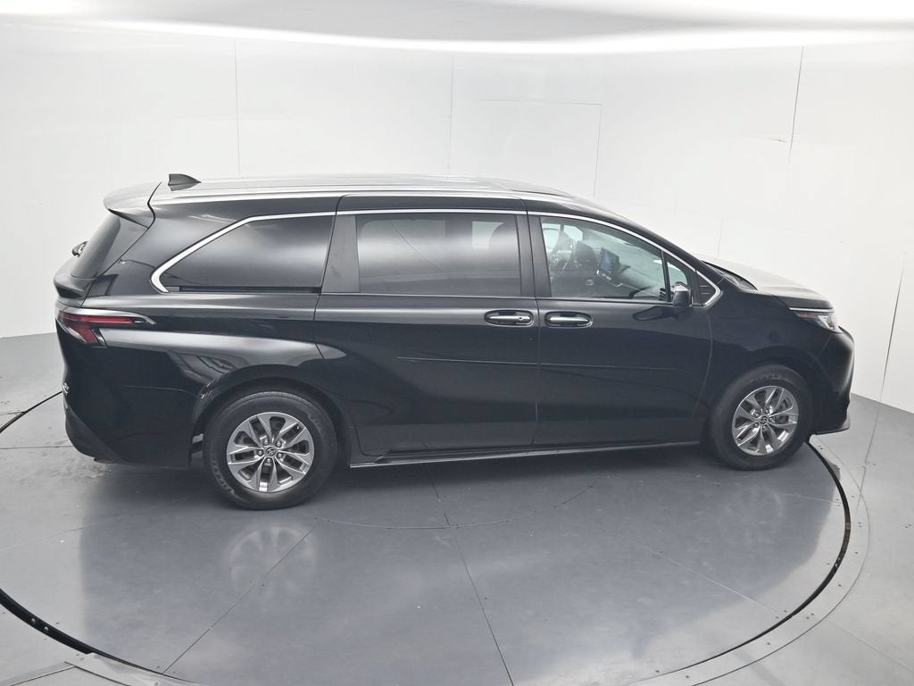 2023 Toyota Sienna XLE 8 Passenger